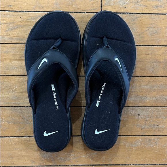 NWOT Nike Black ultra Comfort Sandals - Picture 1 of 6